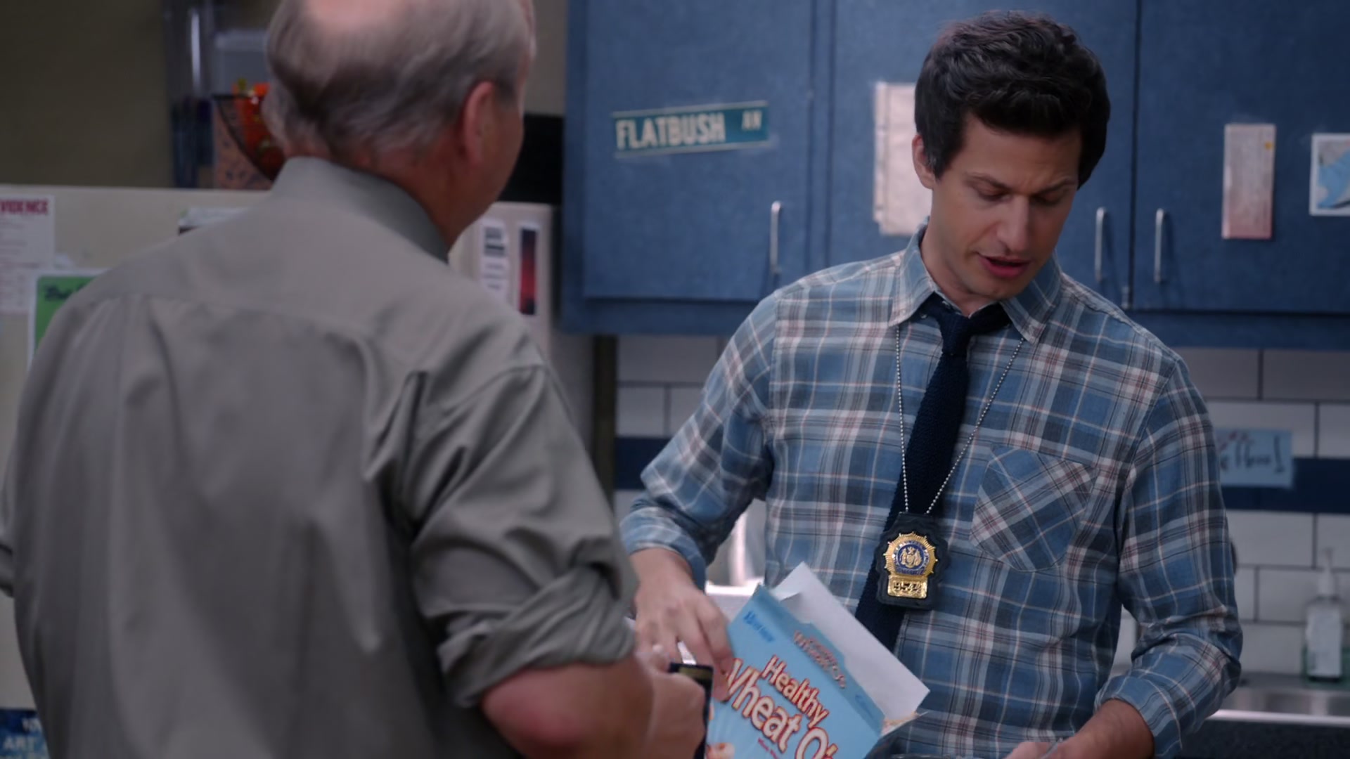 2x08_004.jpg