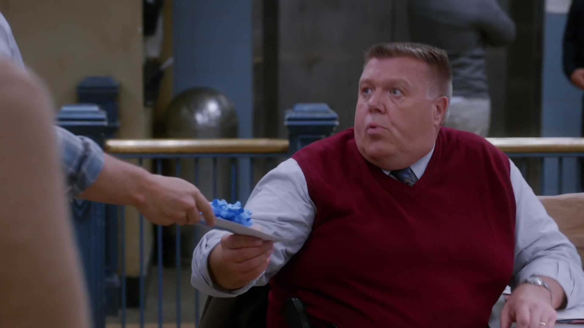 2x08_023.jpg