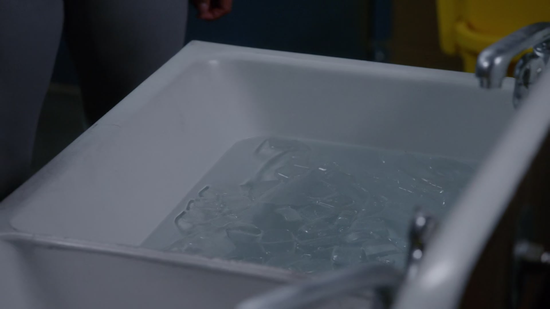 2x08_175.jpg