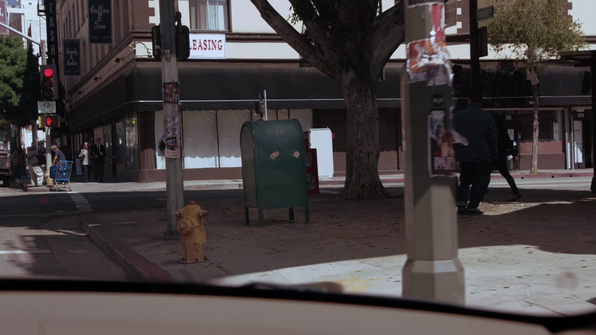 2x08_228.jpg