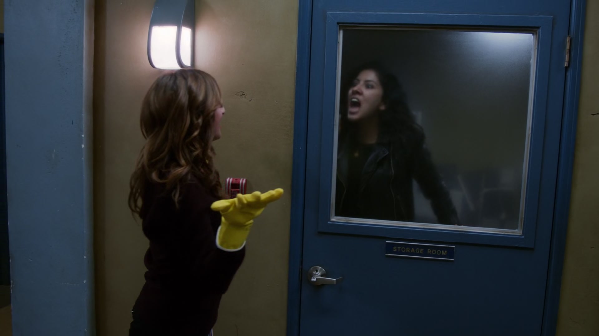 2x09_399.jpg