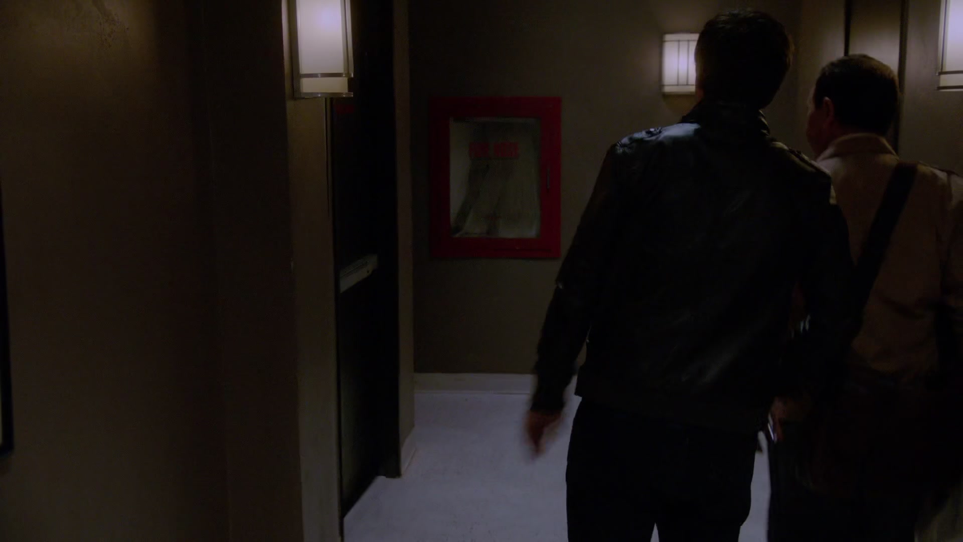 4x04_362.jpg