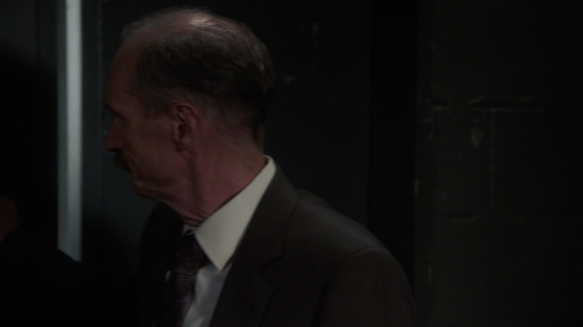 5x02_037.jpg