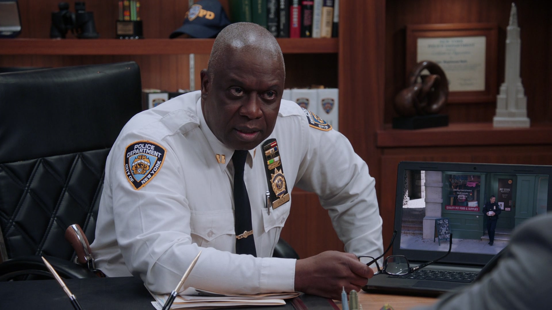 B99_803_463.jpg